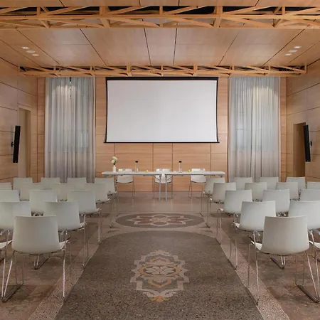 都灵卡利娜广场nh集团酒店